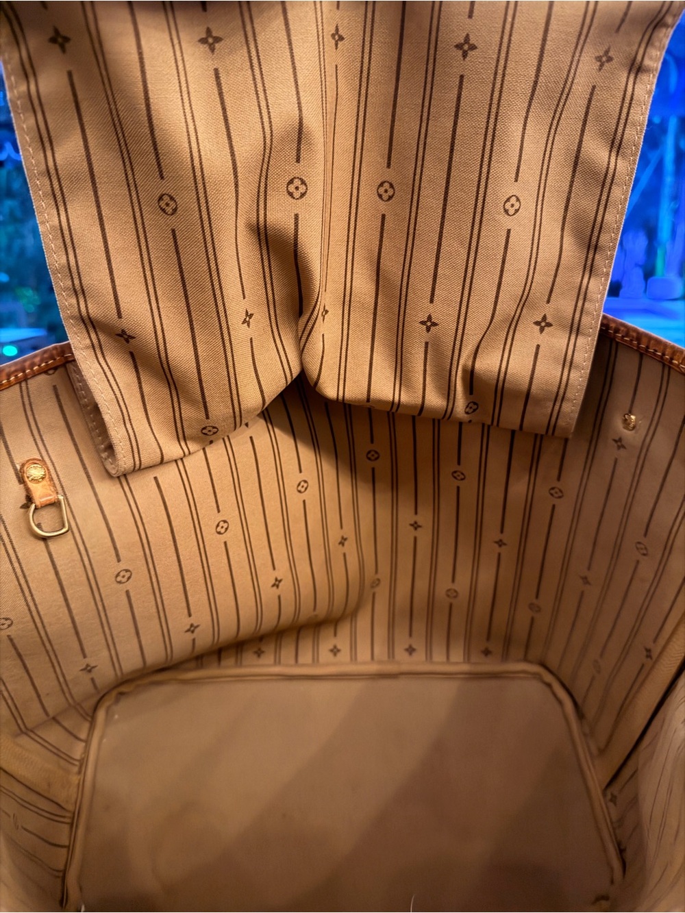 Authentic Louis Vuitton Monogram Neverfull Tote in Brown and Tan Leather - Picture 11 of 15